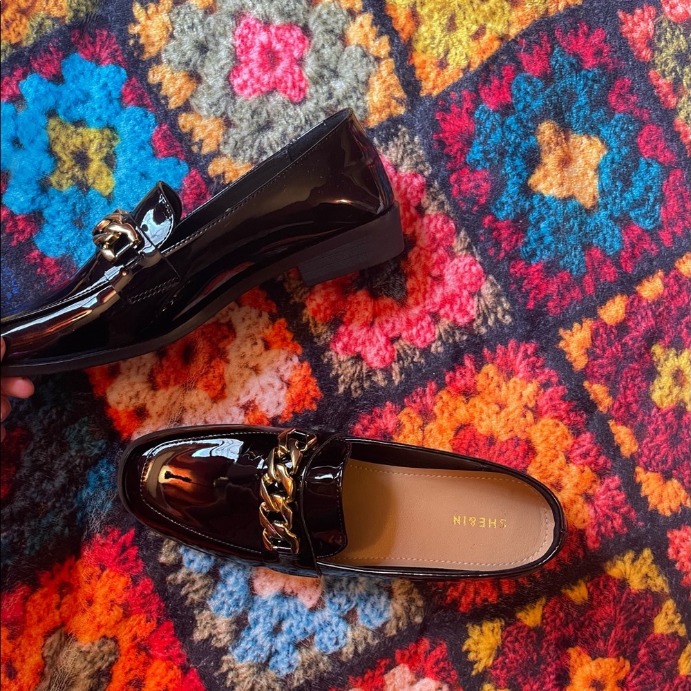 chain decor dress shoes